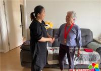 新興街道為老黨員上門頒發“光榮在黨50年”紀念章