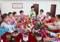 巧手制絲網(wǎng)，花兒朵朵開，構(gòu)建老人新風(fēng)尚