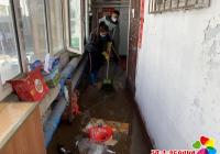 管道漏水淹樓道，社區(qū)幫忙民心安