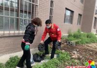 長生社區(qū)：栽花種綠美家園 風(fēng)送花香迎州慶